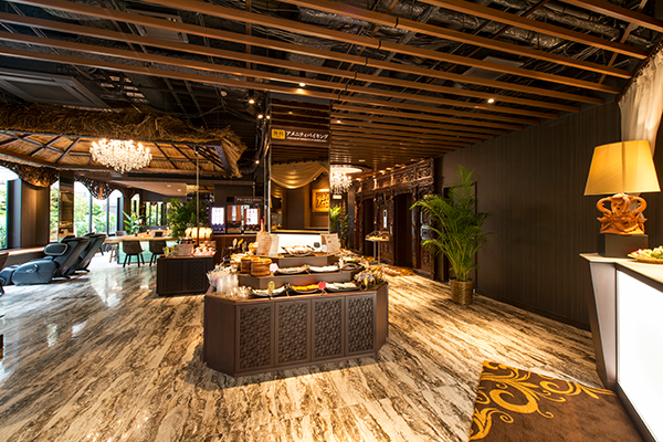 心斎橋店ロビー