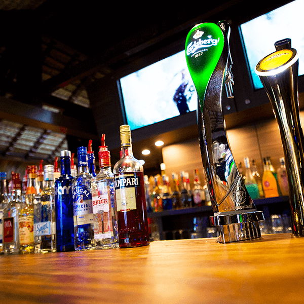 大好評！24時間アルコール飲み放題のセルフバー