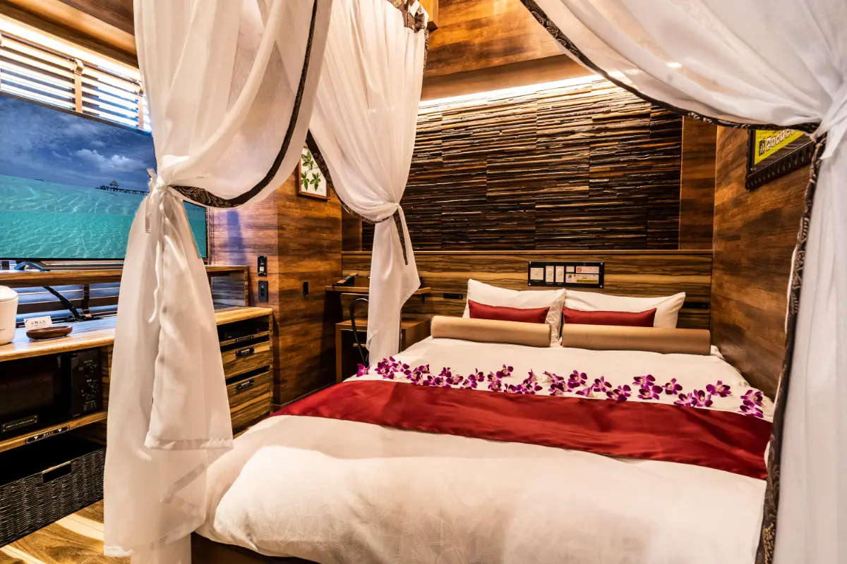 Room & Suites