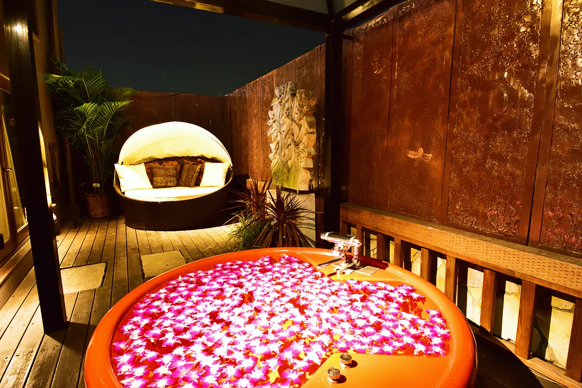 Private open-air bath